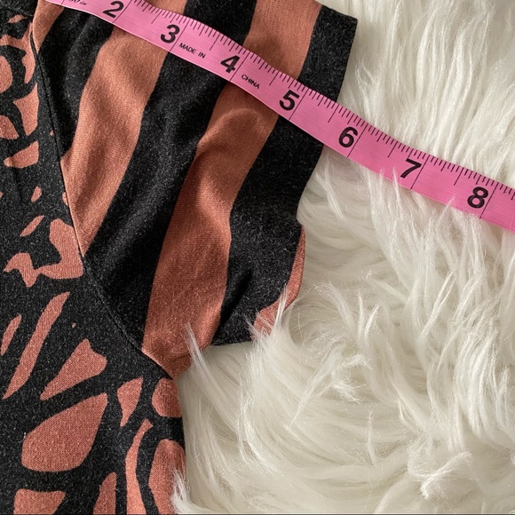 LOFT • Black & Blush Top - Picture 3 of 11